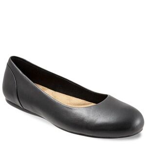 SoftWalk Women's Sleek Black Loafers